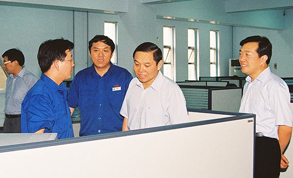 河南省委常委、常務副省長李克在公司技術中心視察工作